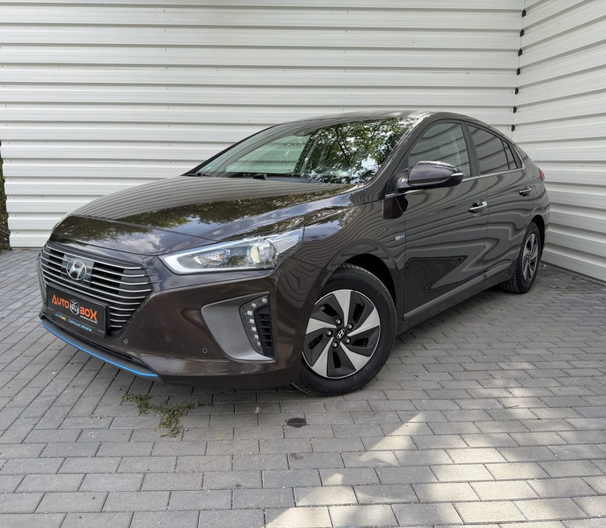 Hyundai Ioniq hybrid cutie automata de vanzare in RATE FIXE FARA AVANS pret 12.990 euro - Hyundai, Ioniq, 2017, Hybrid, Automata, 1.6L, 120 cai putere, Euro 6, 170000 KM, Hatchback, 5 numar locuri, 5 numar usi, Maro, asamblare 
