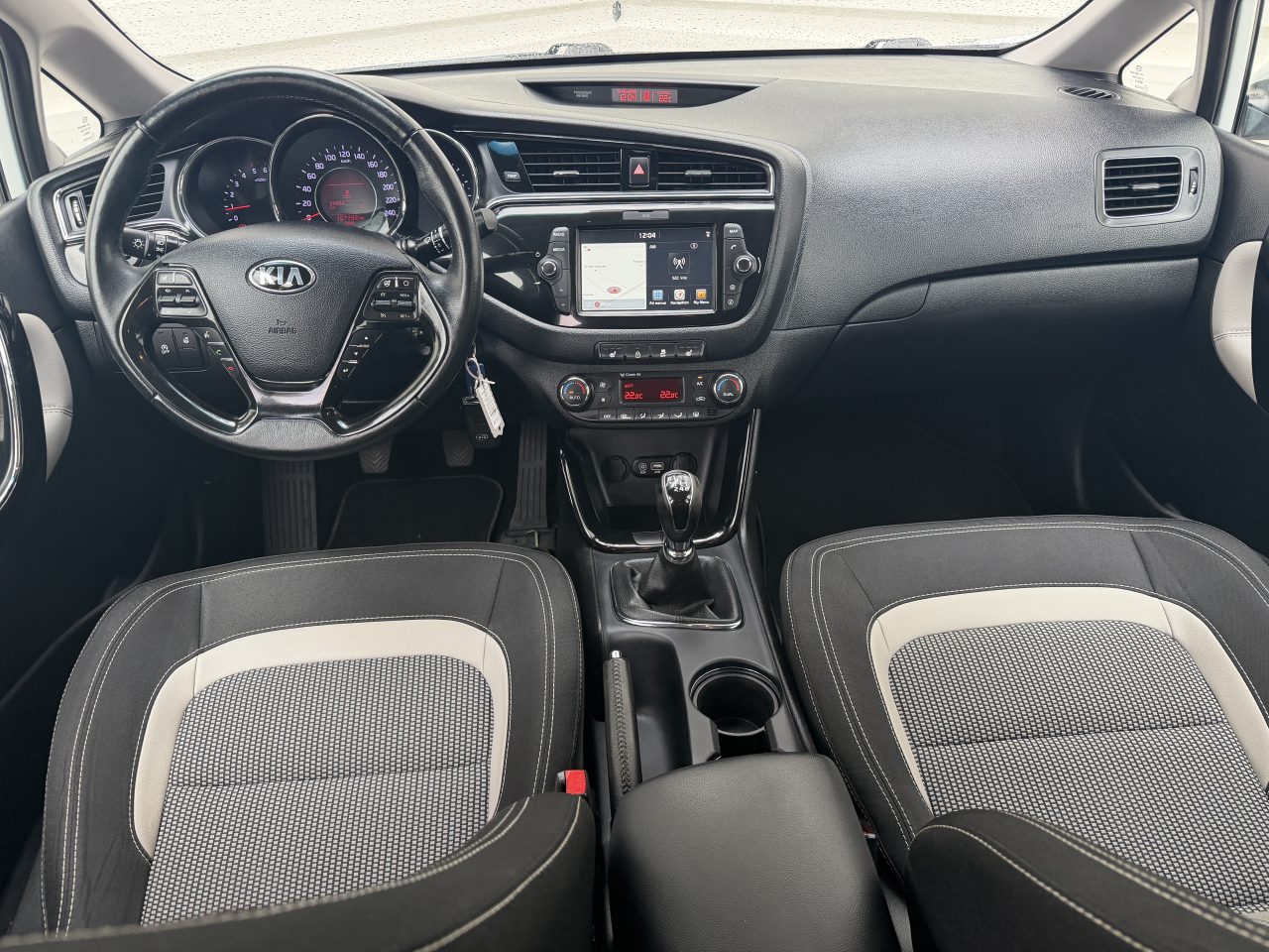 kia ceed 1.6 diesel 168.000 km de vanzare in rate fixe pret 8.990 euro